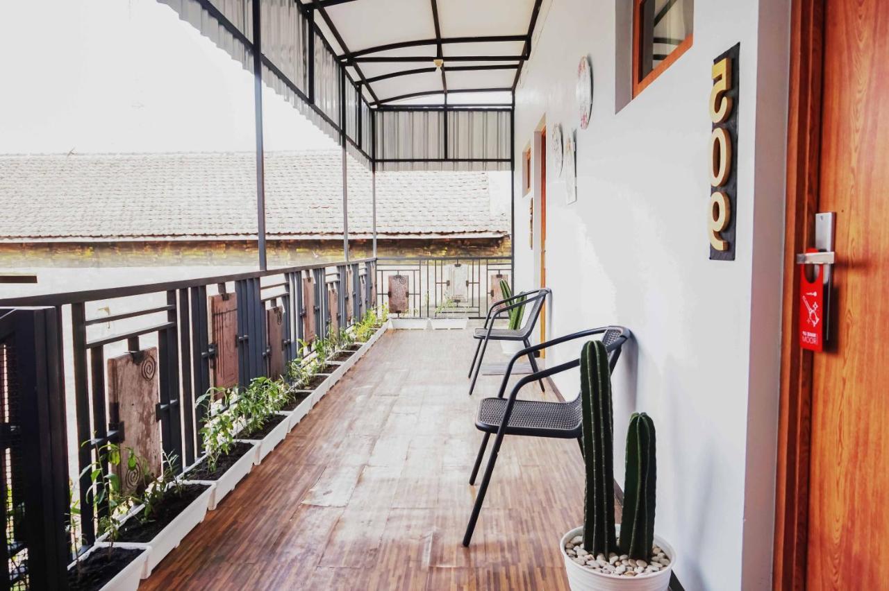 Reddoorz Near Velodrome Malang 2 Hotel Ngadipuro Eksteriør billede